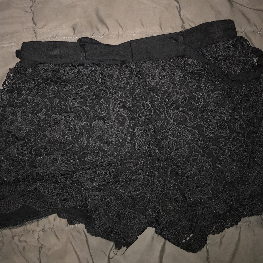 Black Lacey shorts - Picture 2 of 2